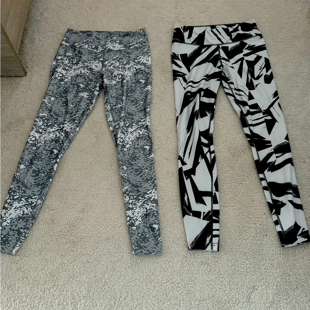 Two pairs of Nike workout leggings - Picture 1 of 3